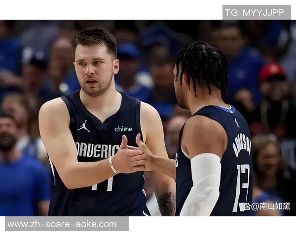 湖人14分完胜！东契奇24+12艾顿全队榜首，小里31+7，斯玛特10中1